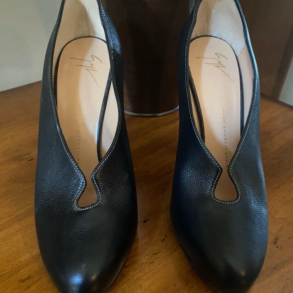 Giuseppe Zanotti Designs Black Pumps